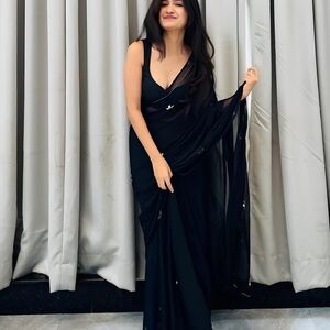 Elegant Blue Saree with Floral Accents